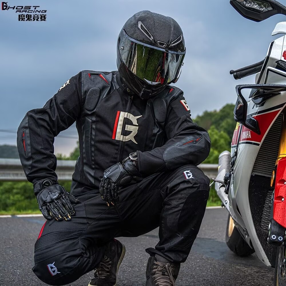 Motorracepak met airbag-hump o - Motorcycle Gear With Airbag recensie en prijs